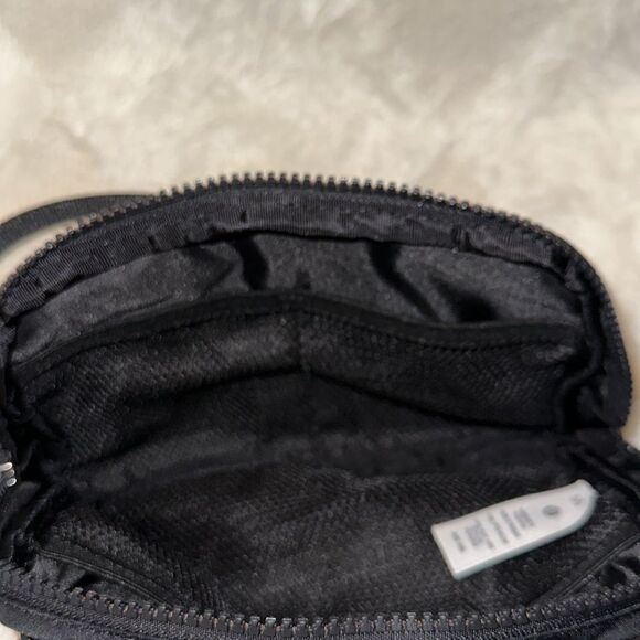 lululemon 1L Black Everywhere Belt Bag Fanny Pack Water Repellent - Picture 15 of 15